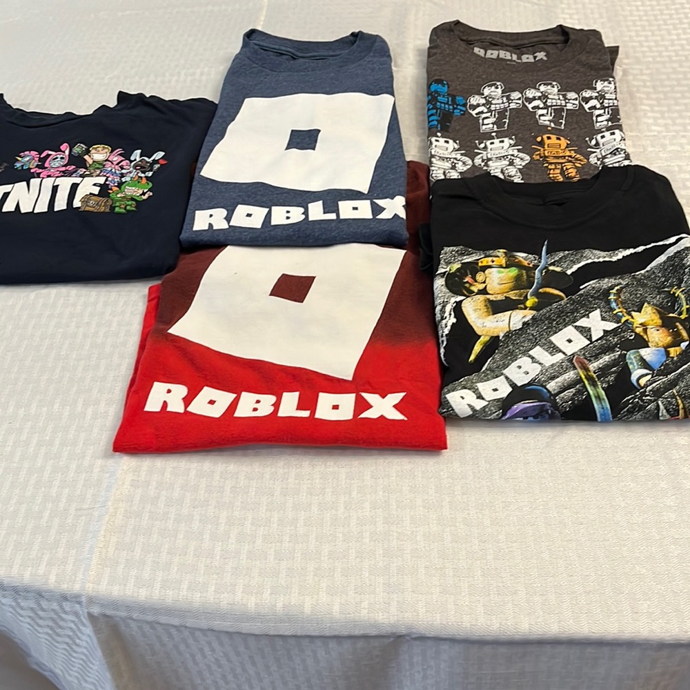 Bundle of 5 Boys T-Shirt, 4 Roblox and 1 Fortnite Short Sleeve T-shirts Size 8 - Picture 1 of 7
